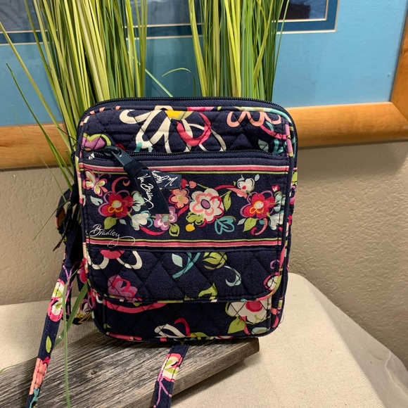 Vera Bradley Handbags - 🌺🐢LAST DAY-REMOVAL 7/5/22🐢🌺VERA BRADLEY CROSSBODY BAG